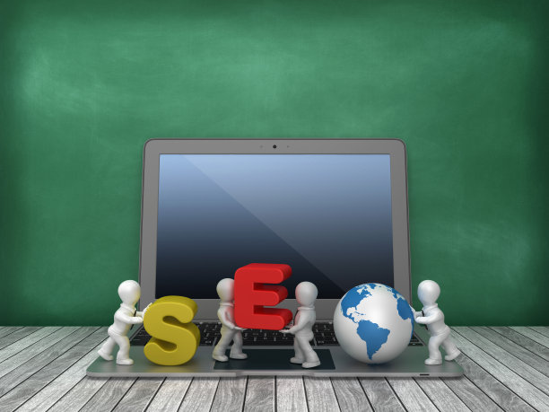 笔记本电脑与商务人员携带搜索引擎优化字在黑板背景- 3D渲染图片下载