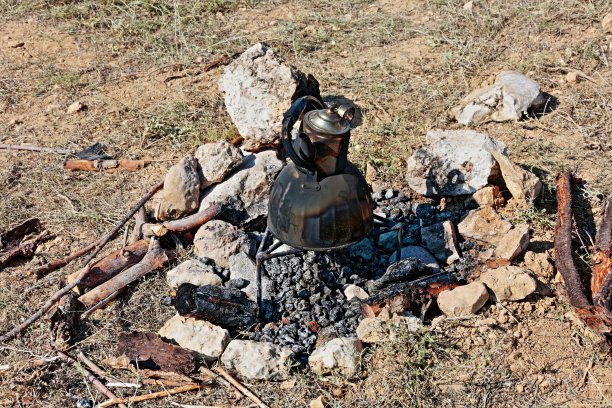 茶壶野营时用来泡茶或煮咖啡的茶壶图片下载