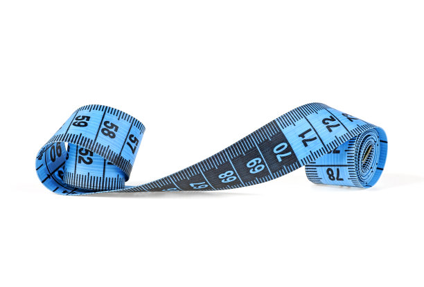 裁缝的卷尺孤立在白色底色上，颜色为蓝色。图片下载