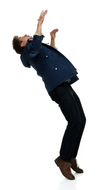 全身/一人/一人/侧视/侧视20-29岁成年帅哥棕色头发/短发白种人男性/青年男子后空翻/后空翻/杂技活动/敏捷性/锻炼/跳跃/倒立图片下载