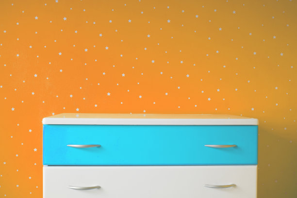 美丽的星空房间里的白色基座图片下载