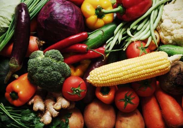 以许多新鲜蔬菜为背景图片下载