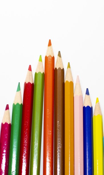白色背景上的彩色铅笔图片下载