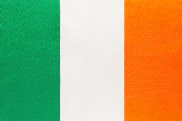 爱尔兰国旗上有国徽、纺织品背景。图片下载