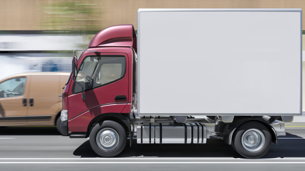 一辆带栗色小屋的货车，旁边是一辆在白天行驶的小货车图片下载