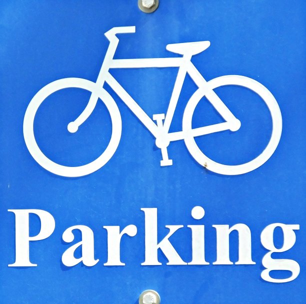 “自行车停放处”的标志，上面有自行车的说明图片下载