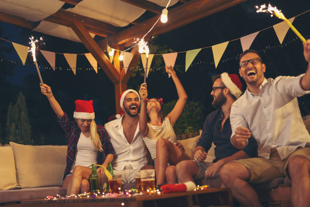 朋友们在新年晚会上图片下载