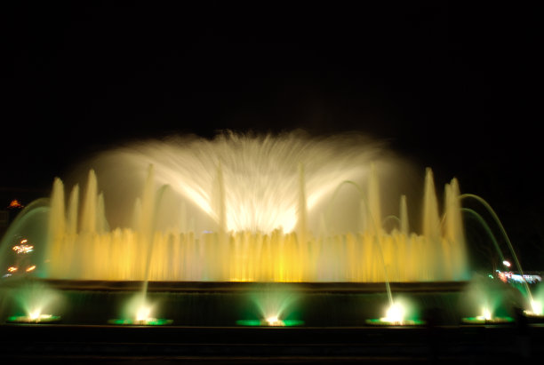 巴塞罗那蒙朱伊克的魔法喷泉图片下载