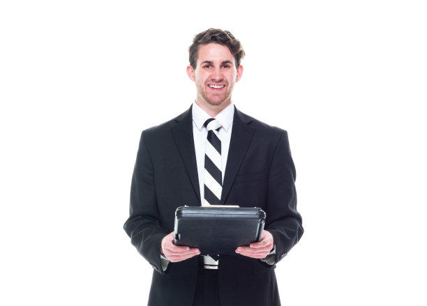 看镜头/一个人/全身/腰部以上的20-29岁的成年英俊的人/美丽的高加索青年男子/男性/年轻女性/女性经理/商人/商人站在白人背景前图片下载