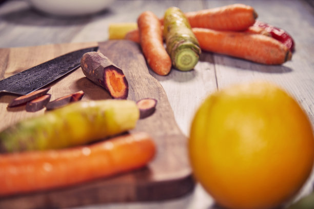 餐桌上有健康的食物和水果。食品的概念。图片下载