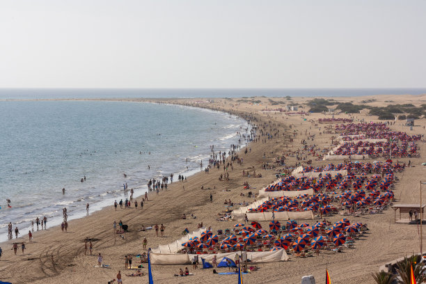 英格尔斯海滩，游客众多图片下载