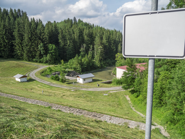 格伦滕湖边的水电站图片下载