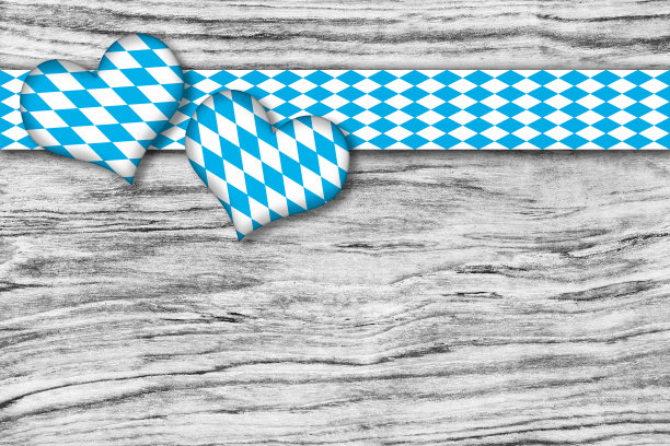 木制背景下的巴伐利亚心图片下载