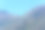 克里特岛地中海山脉的斜坡和山峰的底部视图。湛蓝的天空图片下载
