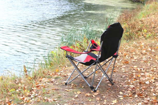 秋季公园里的游客坐椅图片下载