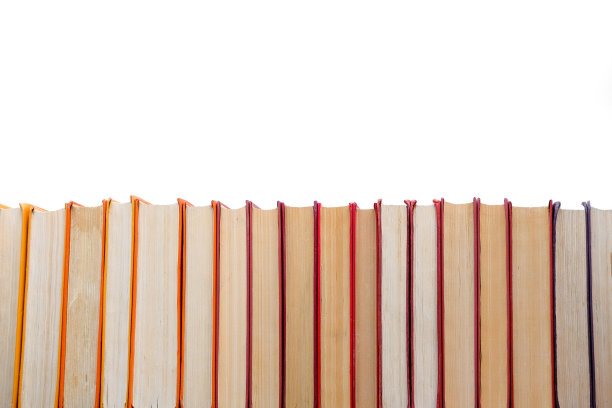 一堆橙色的纸质书，精装封面。阅读列表。图片下载