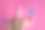 滑稽的毛背男人粉红色翅膀画墙在蓝色图片下载