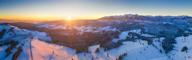 冬季全景景观。在波兰Tatras。图片下载