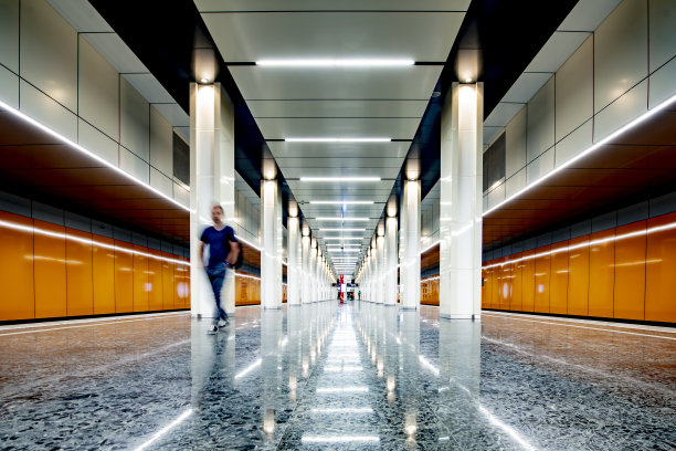 莫斯科地铁的新车站。去年开放的当代设计风格图片下载