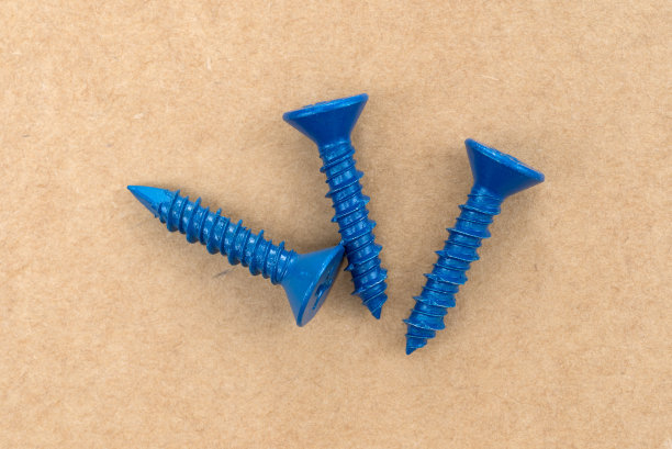 纸板上的混凝土锚钉图片下载