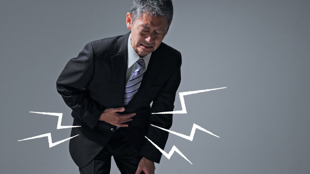 中年亚洲商人头痛。图片下载