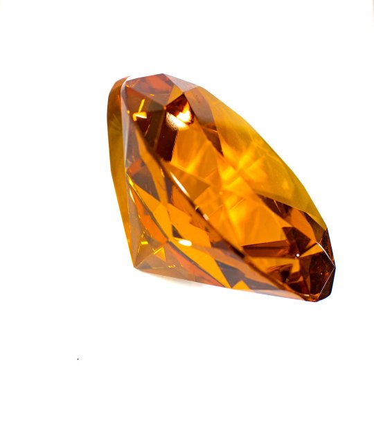 天然钻石石上的白色背景图片下载