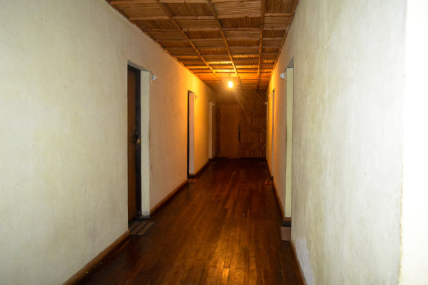 老房子的走廊图片下载