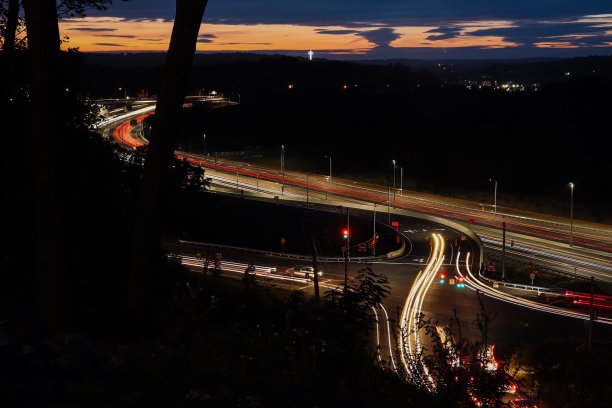 夜晚繁忙的城市图片下载