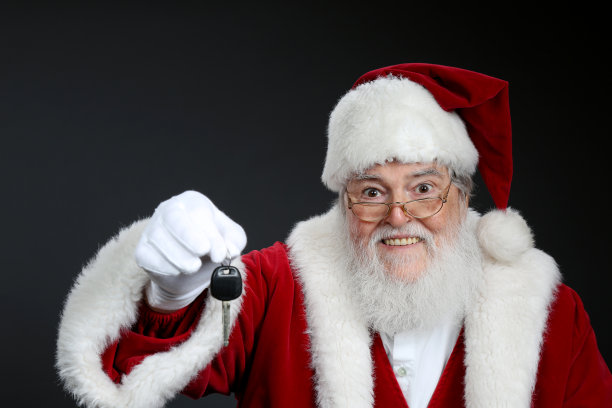 圣诞老人在不同的场景图片下载