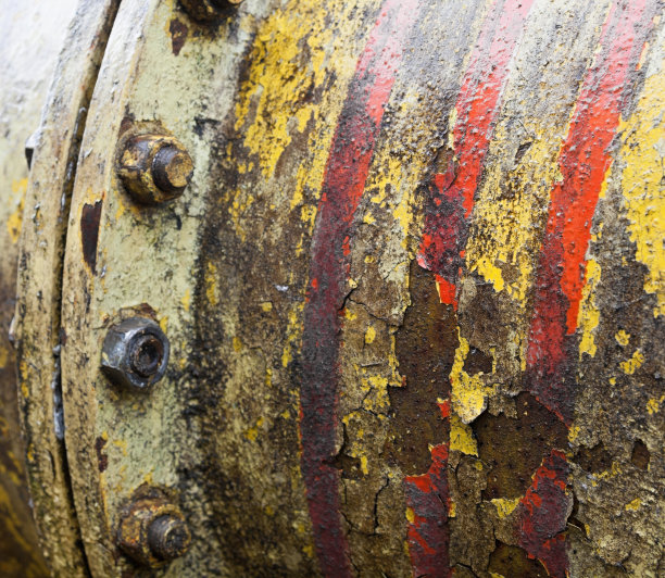 螺栓连接在旧金属管上图片下载