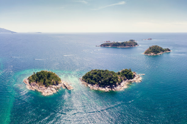 夏季热带海洋里的里皮岛和列岛风光图片下载