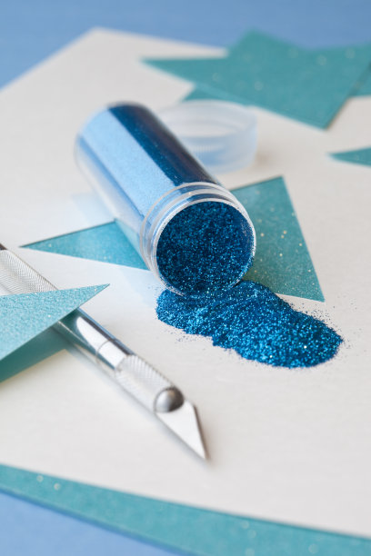 光明节的纸工艺品用闪光片和垫刀用品制作大卫之星装饰饰品图片下载