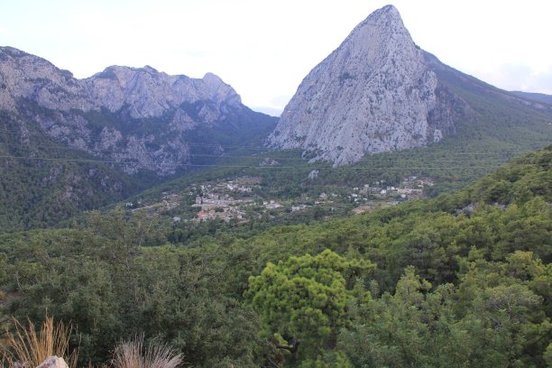 以山景为背景图片下载