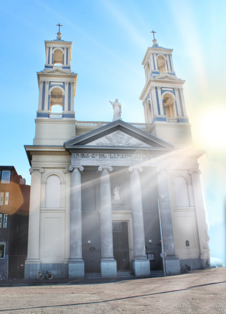 阳光明媚的荷兰阿姆斯特丹景色图片下载