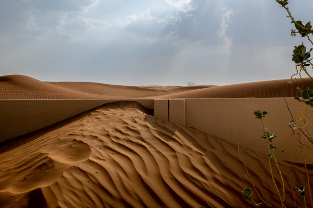 在沙漠中的废弃村庄图片下载