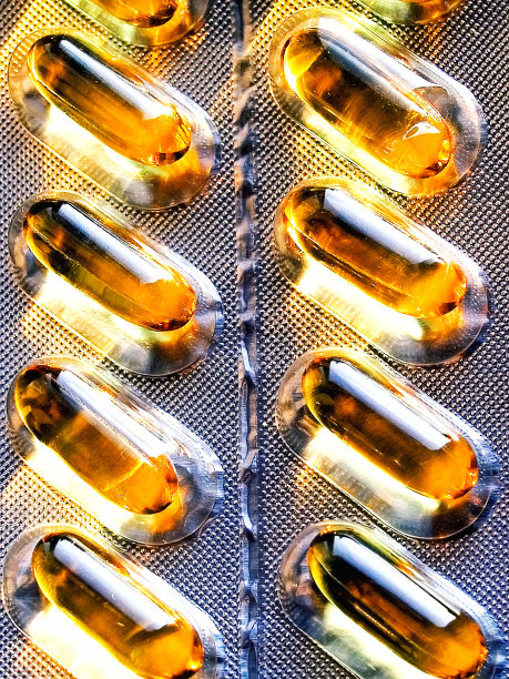 泡罩包装中的黄色透明胶囊(图03)图片下载