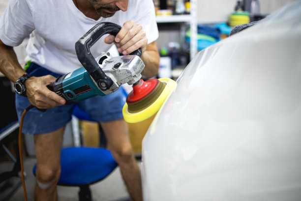 车间库存照片中的汽车抛光细节图片下载