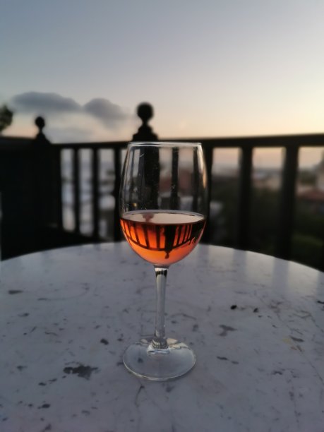 兰萨罗特夏夜的玫瑰红酒图片下载