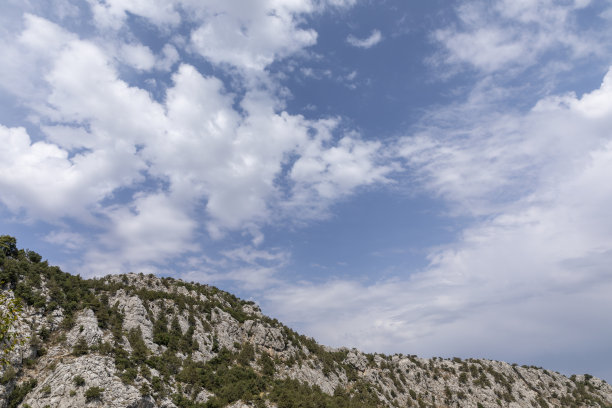 以山景为背景图片下载