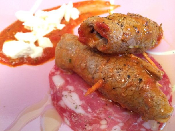 意大利腊肠和马苏里拉奶酪串图片下载