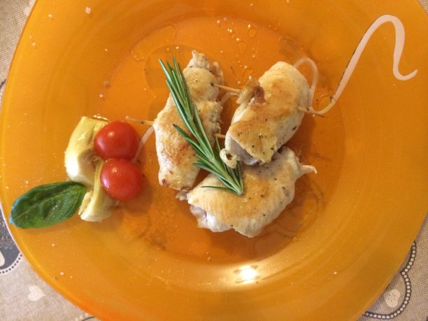 鸡肉卷和洋蓟图片下载