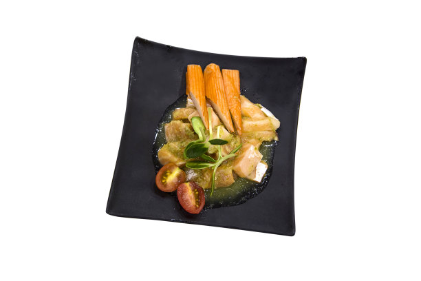 三文鱼刺身和虾籽。生三文鱼，重点选择。图片下载