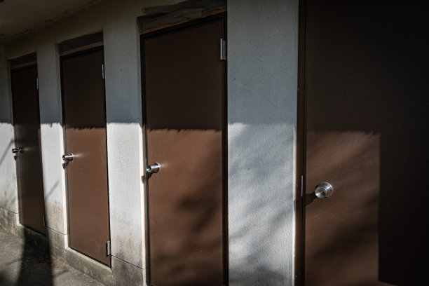 日本一个旧的公共厕所的照片图片下载