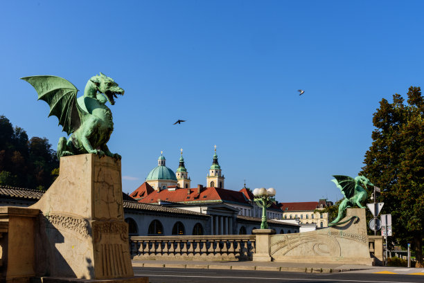 斯洛文尼亚卢布尔雅那的龙桥图片下载