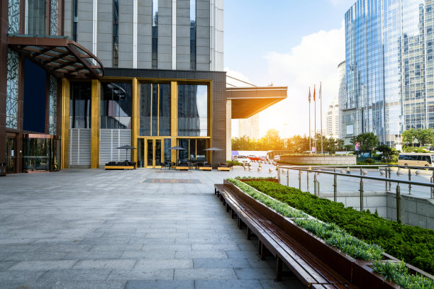 空置的楼层和现代办公大楼，青岛，中国图片下载