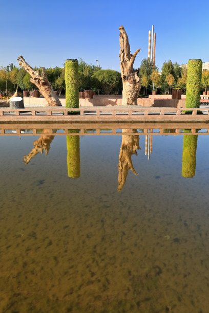 南侧楼兰博物馆附近的景观公园。Ruoquiang Charkhlik town-Xinjiang-China图片下载