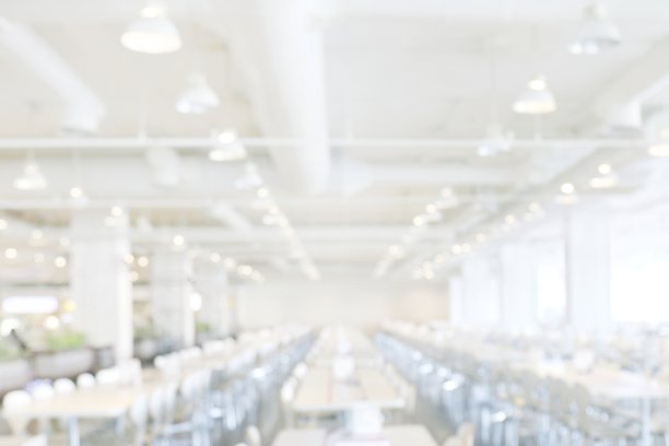 模糊的白色食堂食堂房间，在大学食堂吃的食物模糊的背景，模糊的背景食堂内部白色图片下载