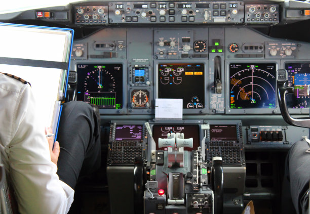 飞机驾驶舱图片下载