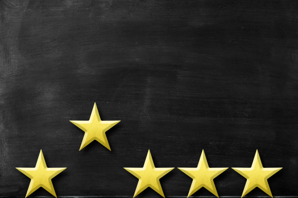 黑板前的金色五角星图片下载