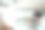 男孩正在浴缸里洗澡图片下载
